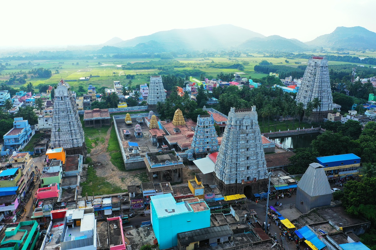 Tirukalukundram temple at the foothills