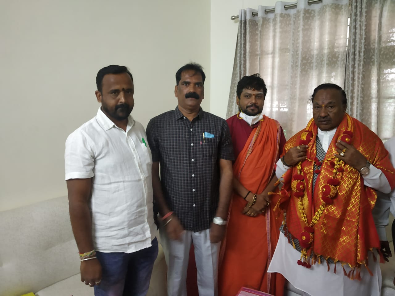 Santosh Patil (in white) with BJP leader KS Eshwarappa. File photo. (Supplied)