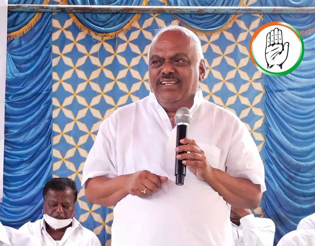 The controversial statement was made during a protest rally held at Bengaluru’s freedom park in presence of Karnataka Congress leaders. (Credit: KR Ramesh Kumar Followers/Facebook)