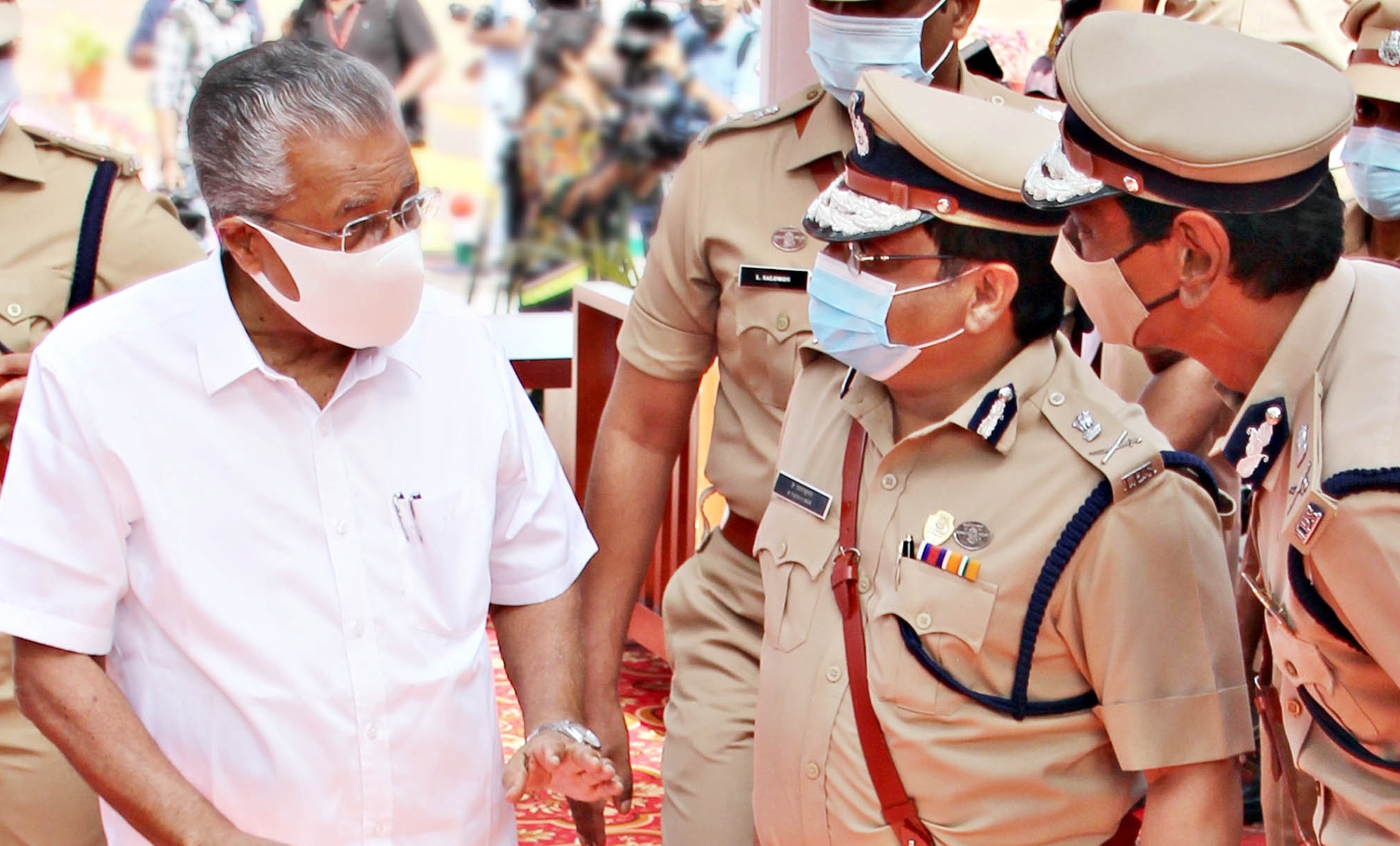 Pinarayi journalists