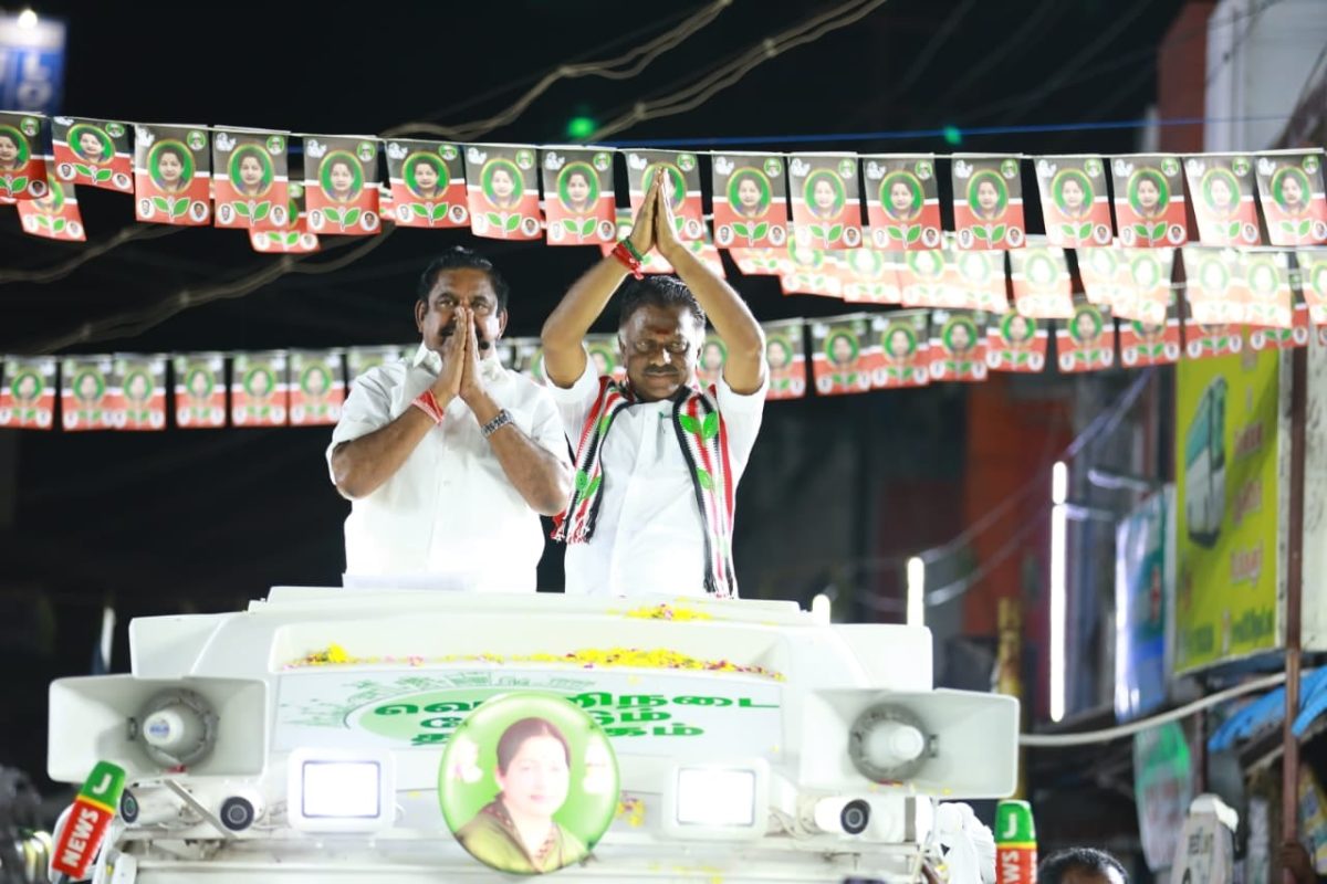Tamil Nadu former chief ministers O Panneerselvam and EK Palaniswami (Official Facebook Page, O Panneerselvam)