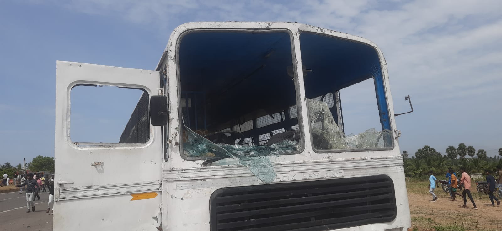 Police vehicle vandalised by protestors in Kallakurichi.