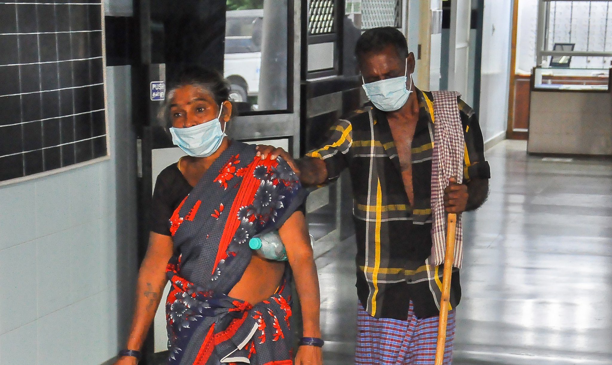 Karnataka doctors suggest people especially elderly with comorbidities should be shifted to hospital care on first sign of Covid-19 symptom.