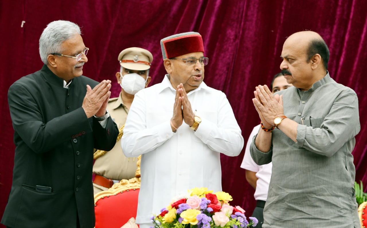 Karnataka Chief Minister Basavaraj Bommai and Governor Thawarchand Gehlot at swearing-in ceremony of incumbent Lokayukta Justice (Retd) Bhimanagouda Sanganagouda Patil. File Photo.