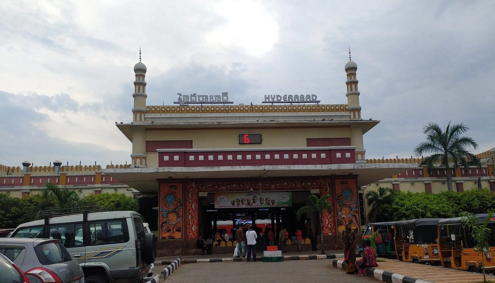 The ASI on Thursday, 4 August, revealed in an RTI response that it has no records of the city historically named 'Bhagyanagar' or 'Bhagnagar' after PM Modi and several BJP leaders remarked it as Hyderabad during their recent visits. In picture is the Hyderabad Deccan railway station, which is popularly known as Nampally railway station. (South First / Deeksha Devadiga)