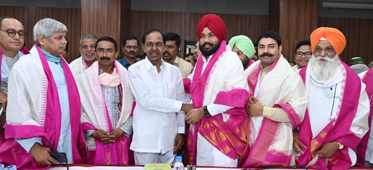 KCR with farmers
