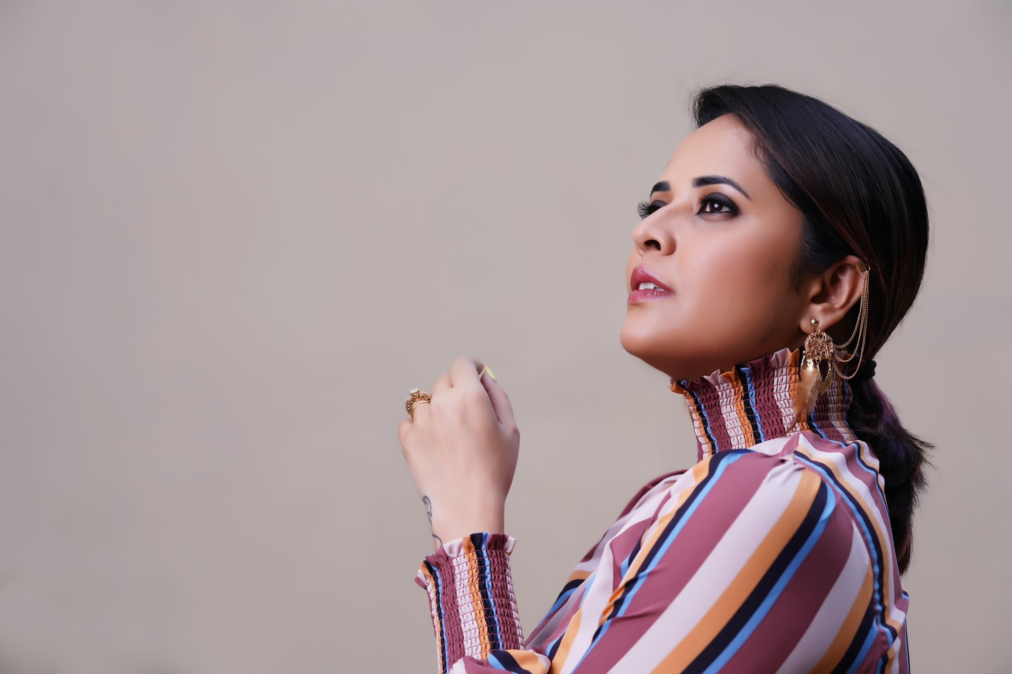 anasuya bharadwaj anchor