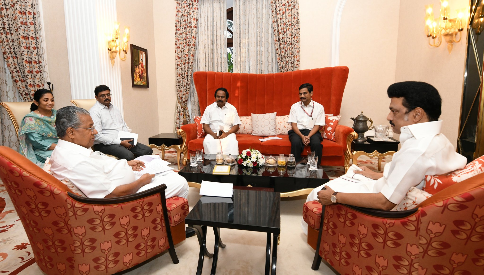 Stalin and Vijayan meet at Kovalam near Thiruvananthapuram on the evening of Friday, 2 September. (Supplied)