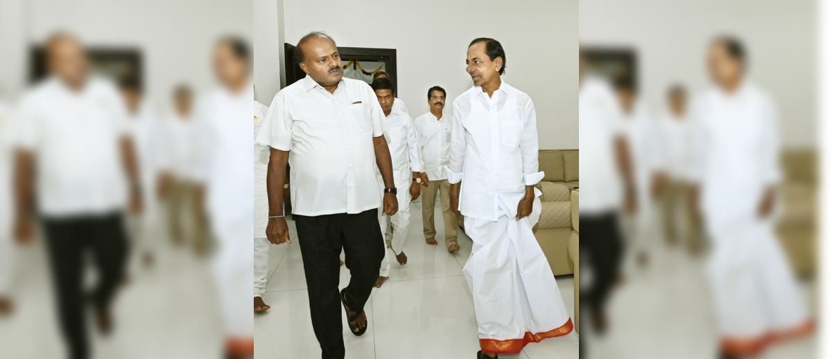 HD Kumaraswamy meets Telangana CM K Chandrashekar Rao in Hyderabad on Sunday, 11 September. (Supplied)