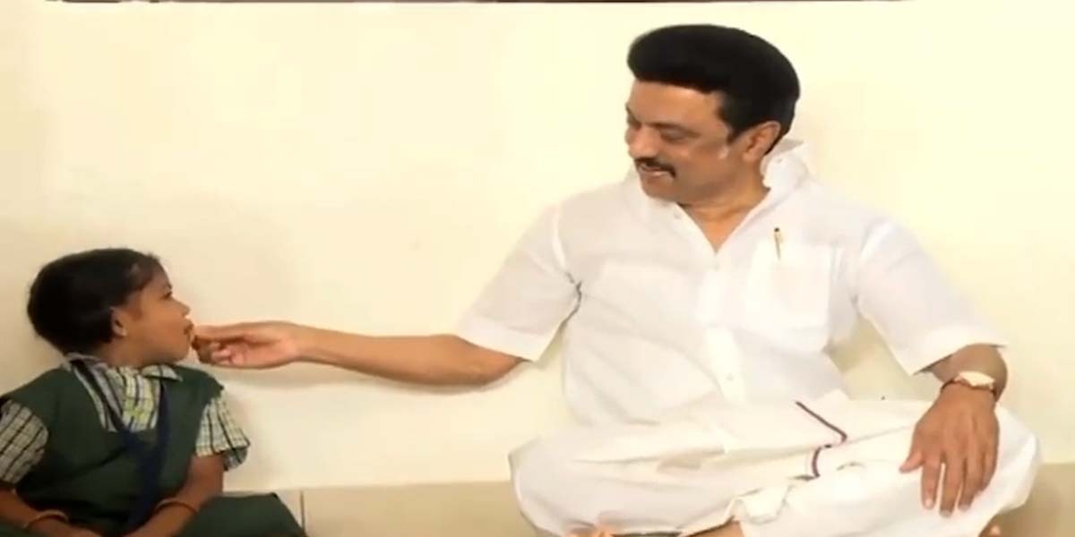 Tamil Nadu Chief Minister MK Stalin feeds breakfast to a school student in Madurai as he launches the 'free breakfast' scheme on Thursday, 15 September. (South First)