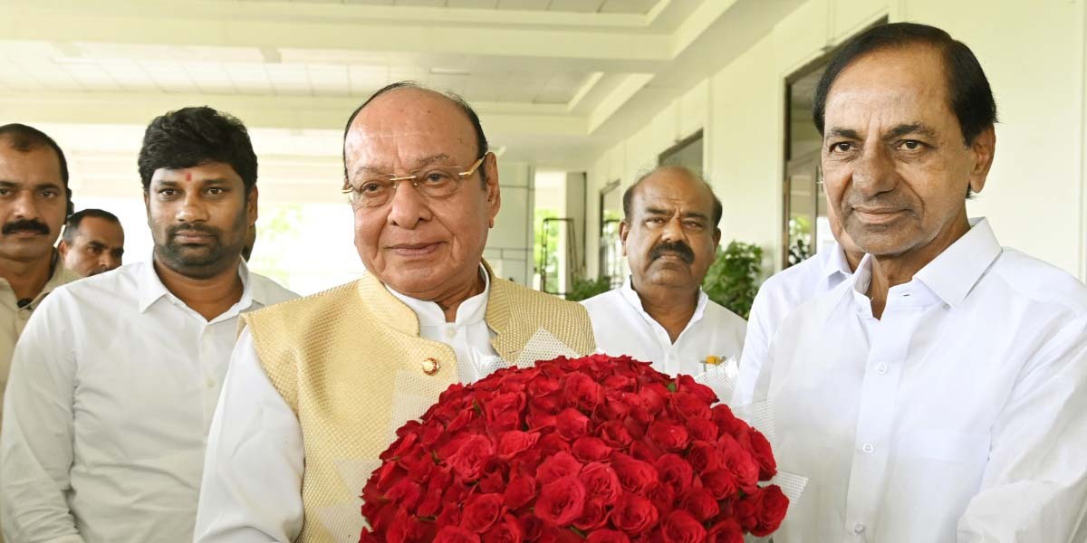 Former Gujarat CM Shankar Singh Vaghela meets Telangana CM KCR on Friday, 16 September. (South First)