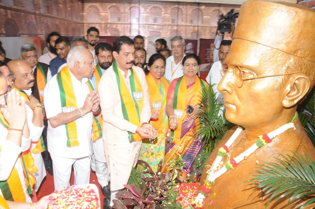 Karnataka BJP leaders offer respects to a bust of VD Savarkar at the State Executive meeting venue on Friday. (Supplied)