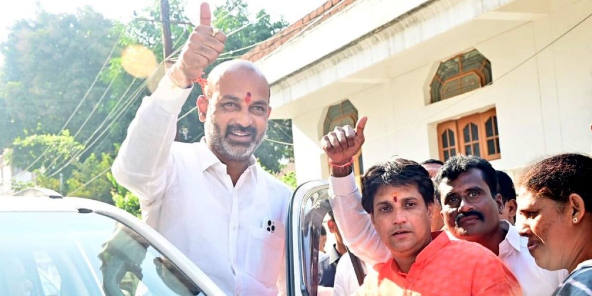 Bandi Sanjay Kumar during Praja Sangrama Yathra. (bandisanjay_bjp/Twitter)