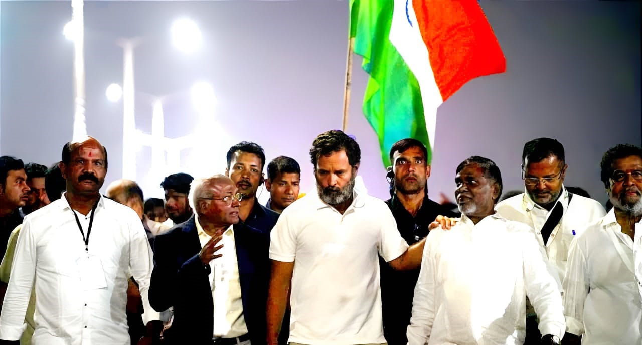 Kancha Ilaiah Shepherd with Rahul Gandhi during the Bharat Jodo Yatra in Telangana
