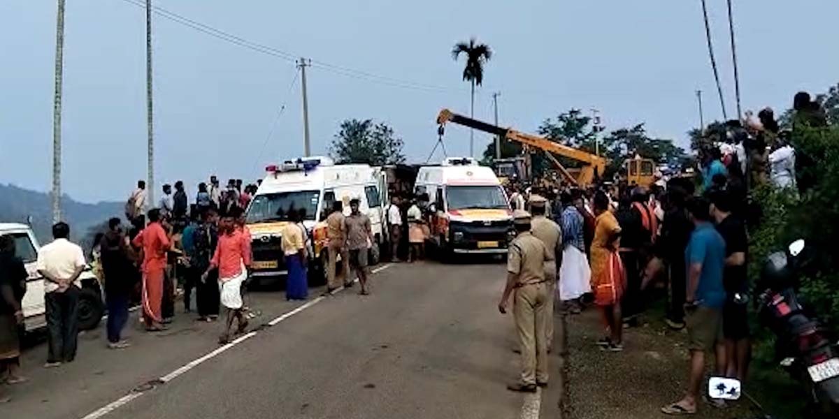 Pilgrims on the way to Sabarimala injured as bus topples. (Screen grab)