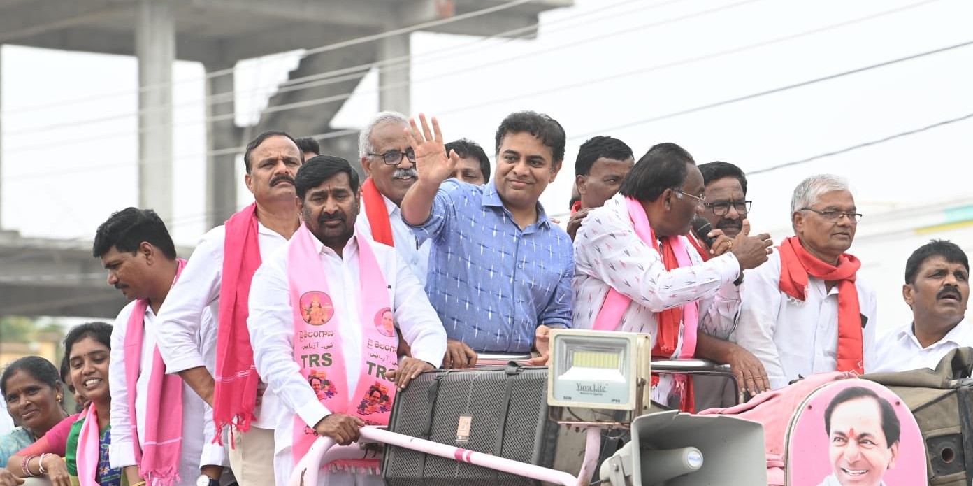 TRS Working President KTR campaigning in Munugode on Tuesday, 1 November. (ysathishreddy/Twitter)