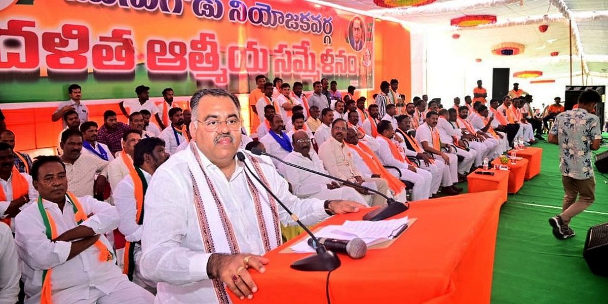 BJP general secreatry Tarun Chugh, who complained to the poll panel that his party's leaders' phones were being tapped by the TRS, is seen campaigning in Munugode in this file photo. (tarunchughbjp/Twitter)