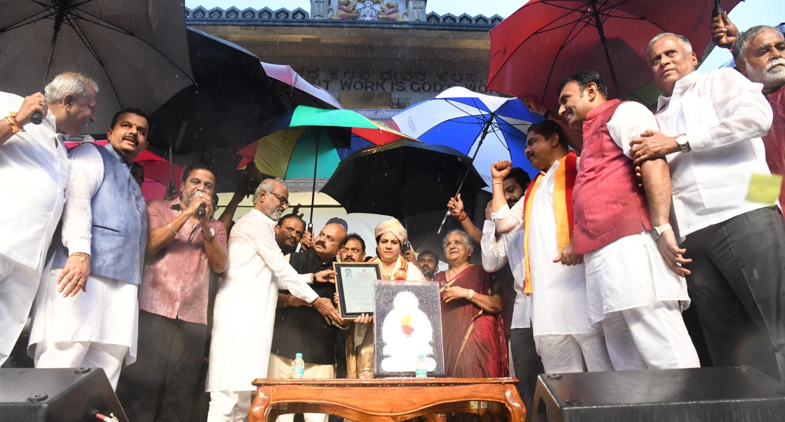 Late actor's wife being conferred the Karnataka Ratna Award