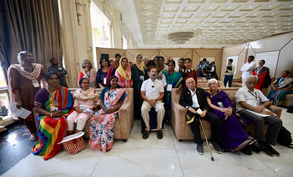 Women groups meet Rahul Gandhi. (Supplied)