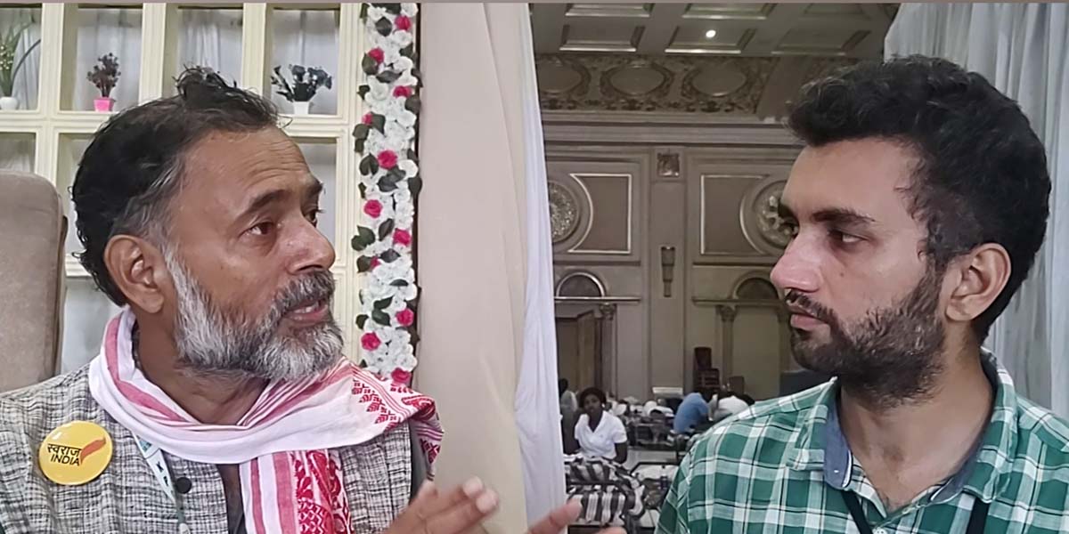 Yogendra Yadav speaking to Ajay Tomar