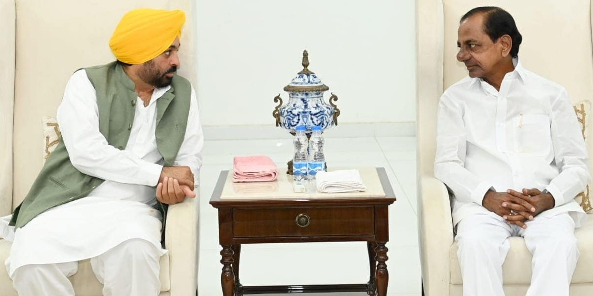 Bhagwant Mann with KCR in Hyderabad on Tuesday, 20 December, 2022. (Supplied)