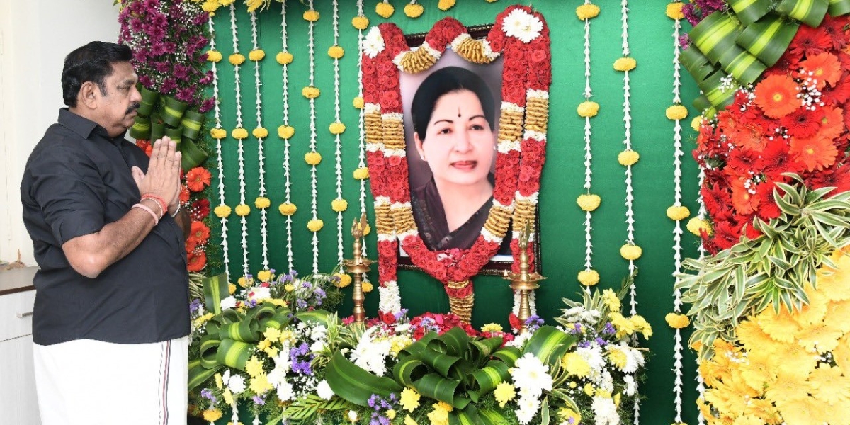 EPS paying tribute to Jayalalitha. (EPSTamilNadu/Twitter)