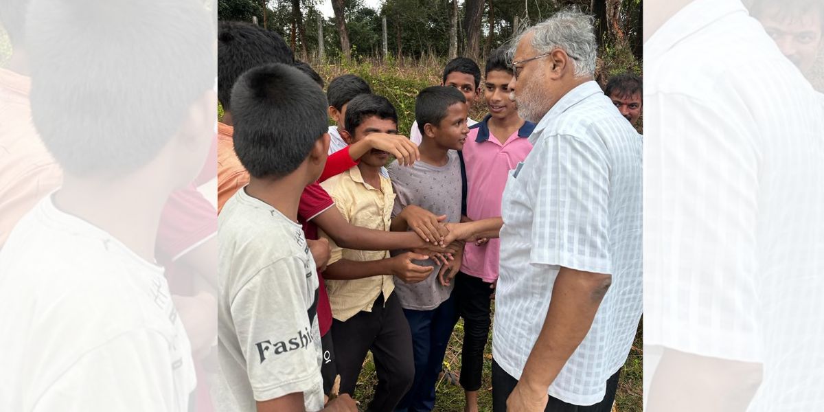Karnataka BJP MLA Suresh Kumar interacting with children. (nimmasuresh/Twitter)