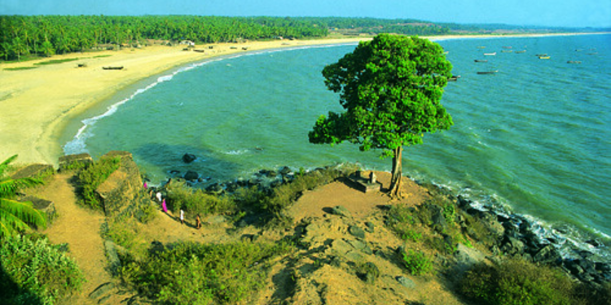 View of the beach from Bekal Fort - Kasaragod. (Creative Commons)
