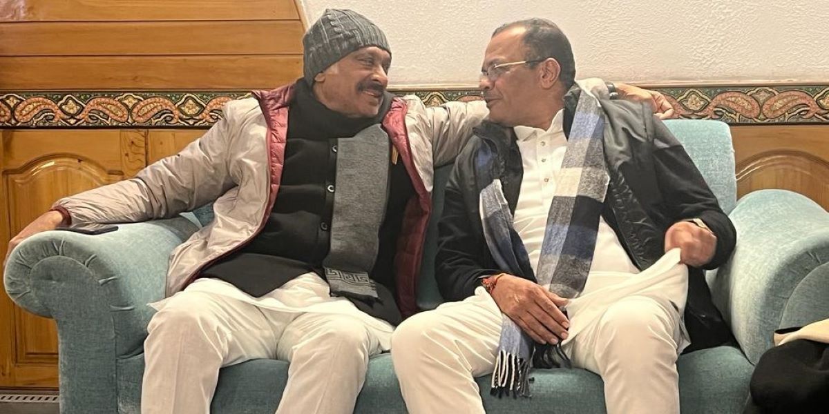 Komatireddy Venkat Reddy with Manikrao Thakre. (Twitter)