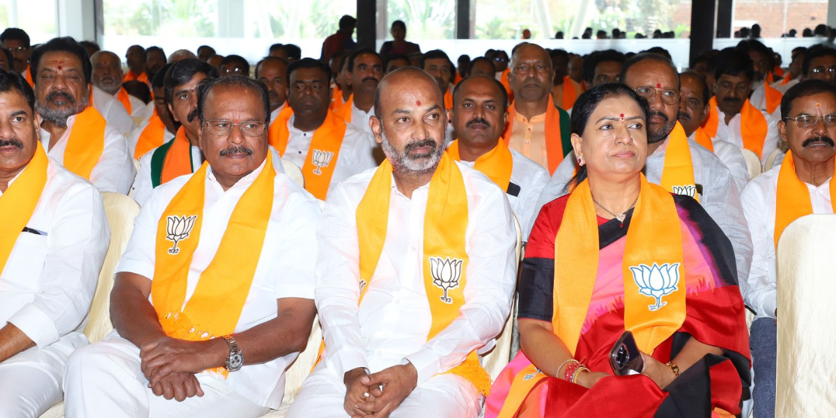 Bandi Sanjay was addressing party leaders at a workshop organised at Manneguda in Ibrahimpatnam. (DK Aruna/Twitter)