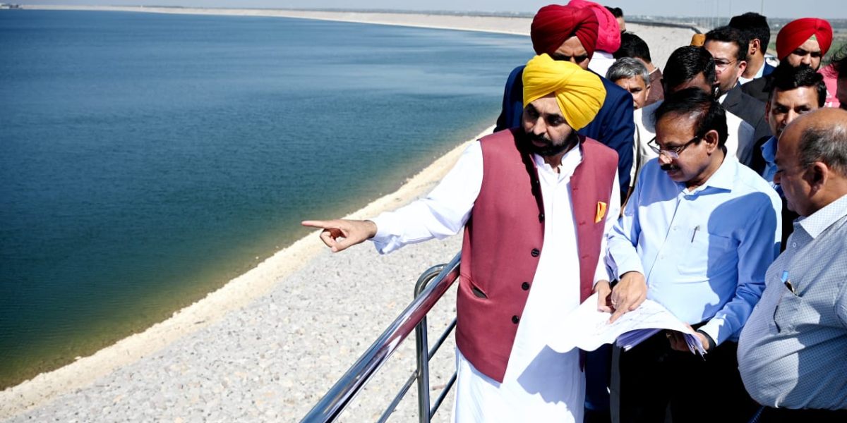 Mann and his team also learnt about the benefits check dams would bestow on farmers. (Bhagwant Mann/Twitter)