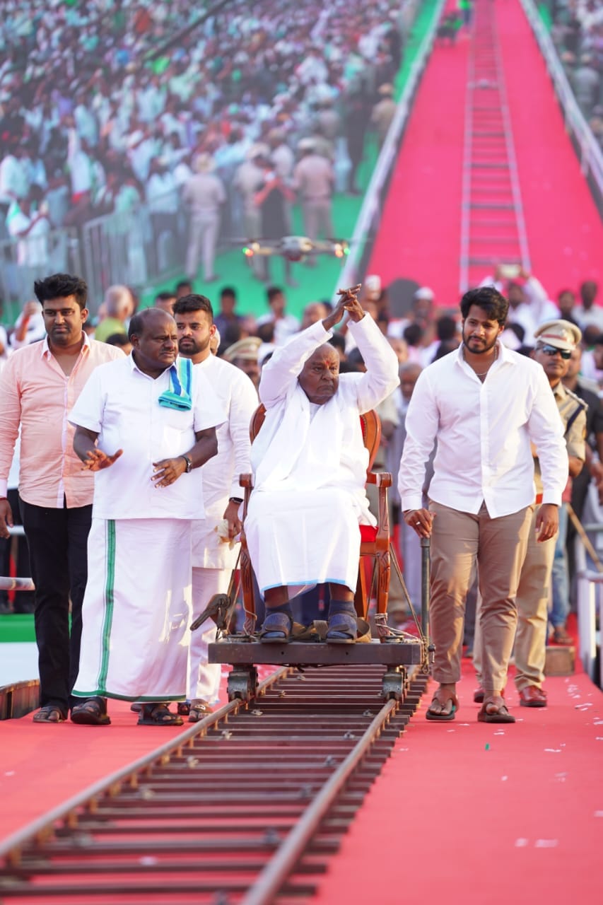 H D Deve Gowda - Pancharatna Ratha Yatre