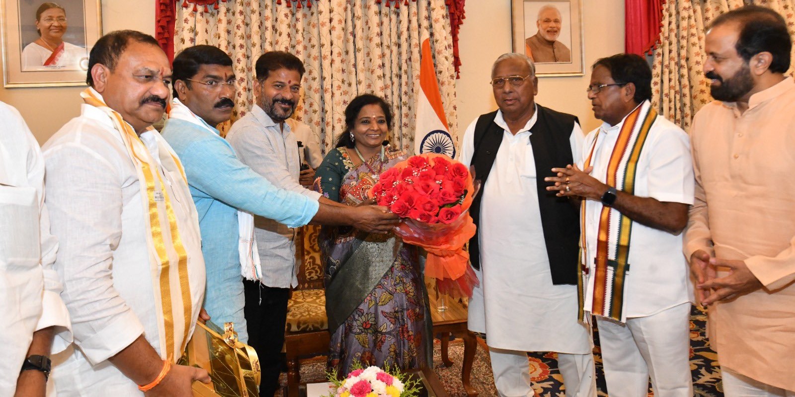 Telangana Congress leaders with Governor. (Twitter)