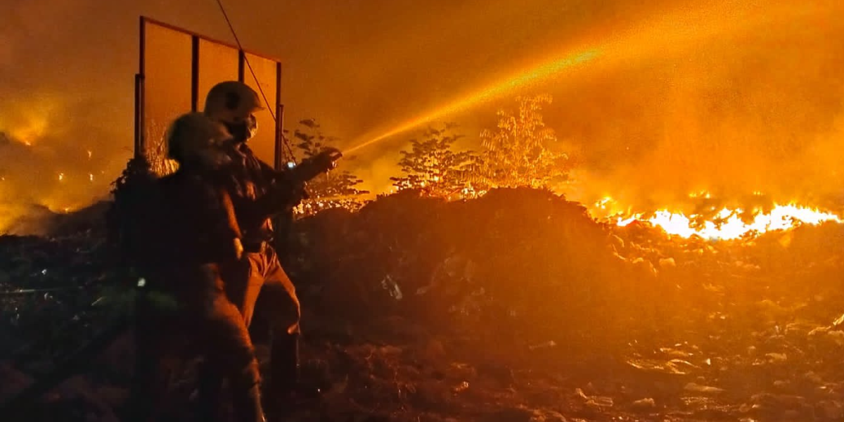 A huge fire that broke out at the Brahmapuram waste treatment plant two days ago. (Twitter)
