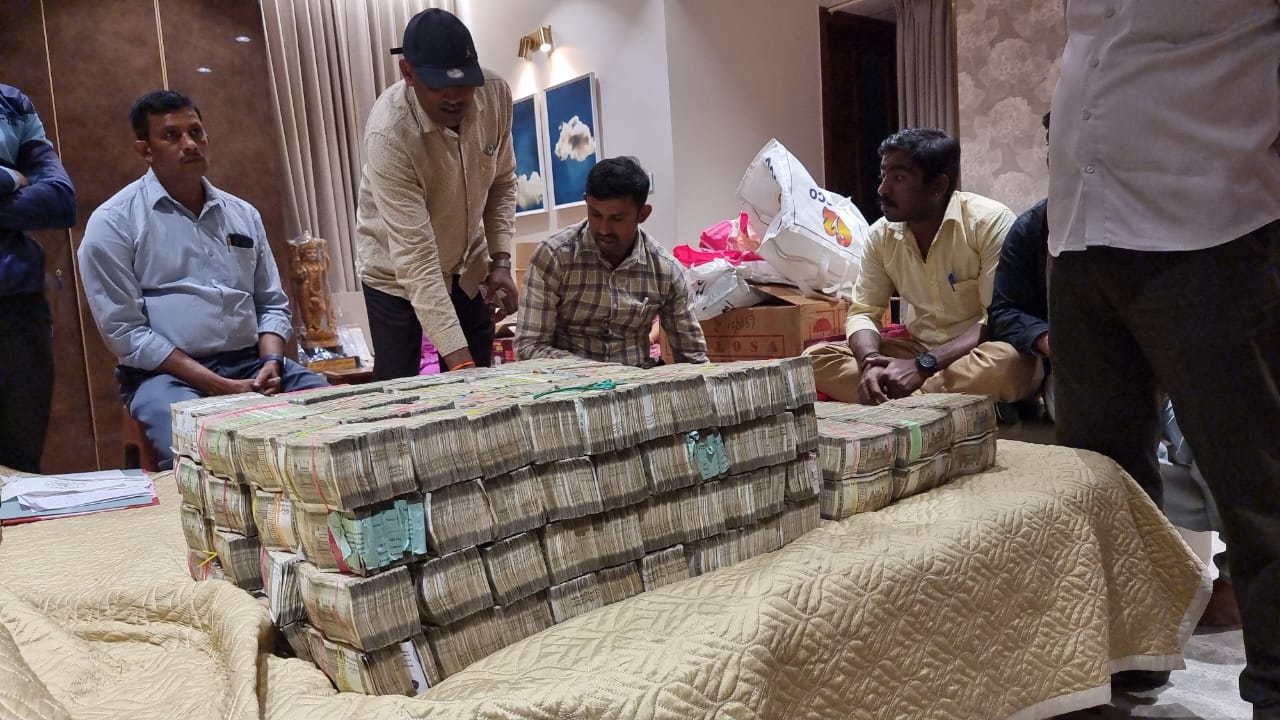 Lokayukta raid on office of BJP MLA Madal Virupakshappa, whose son was held for bribery