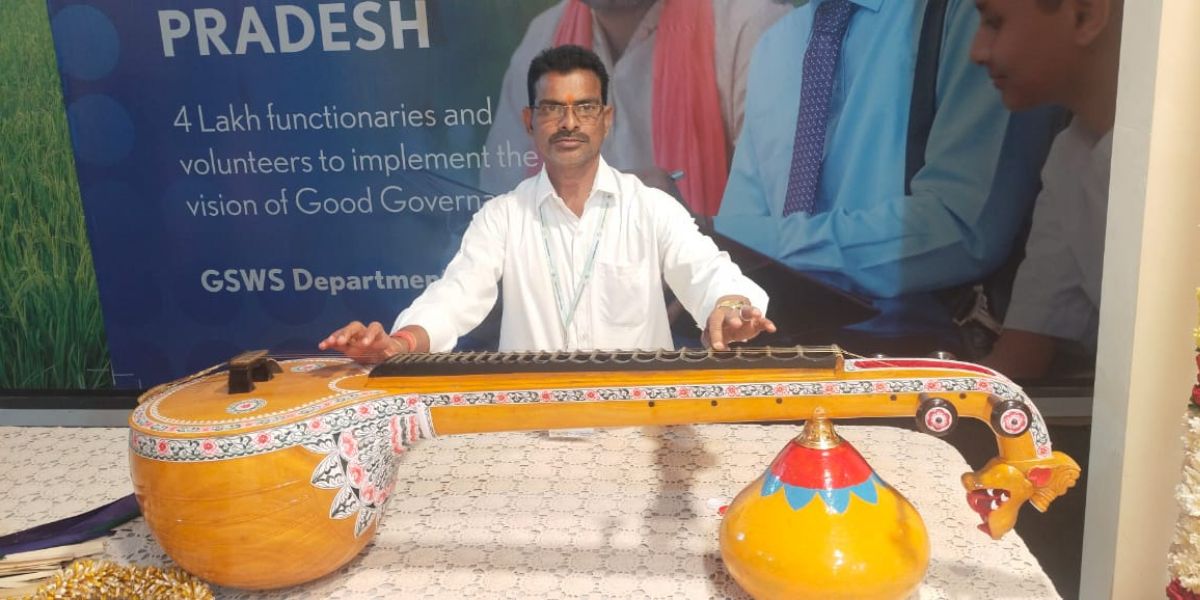 An artisan with a Bobbili veena. (Supplied)