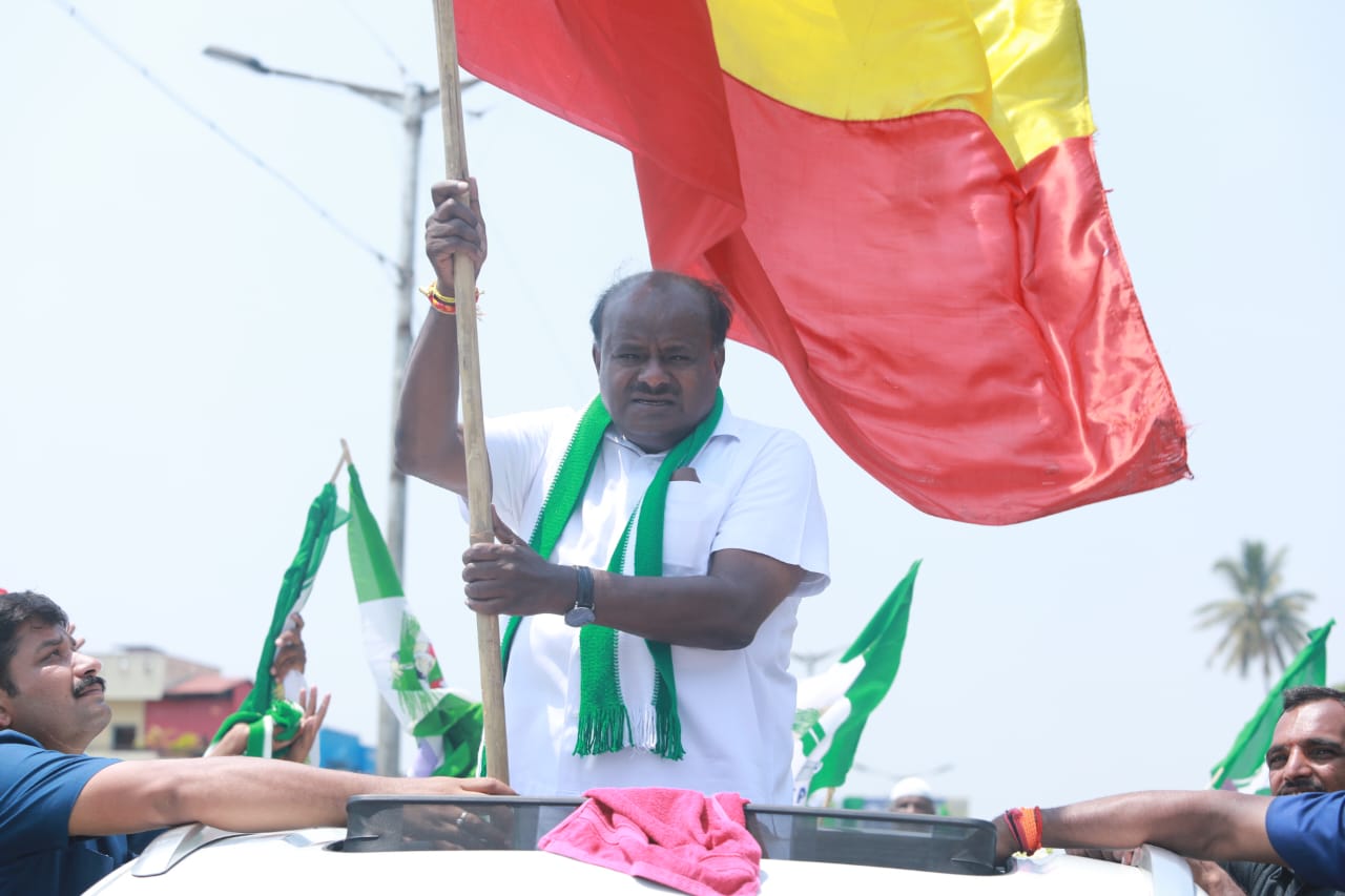HD Kumaraswamy with the JD(S) flag