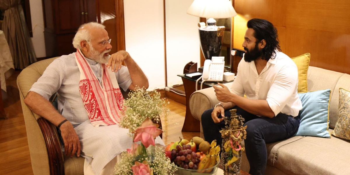 Unni Mukundan speaking with PM narendra Modi. (Facebook)