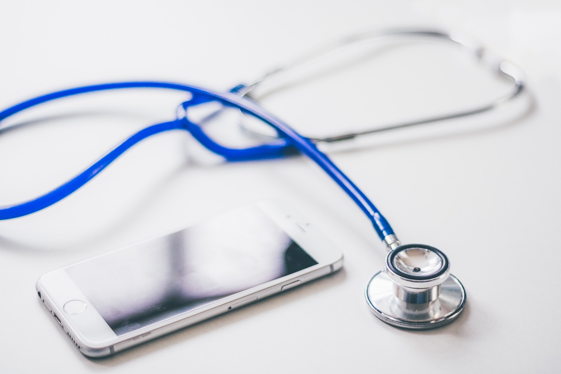 For health influencers to disseminate content, they must have the relevant licences. (Creative Commons)