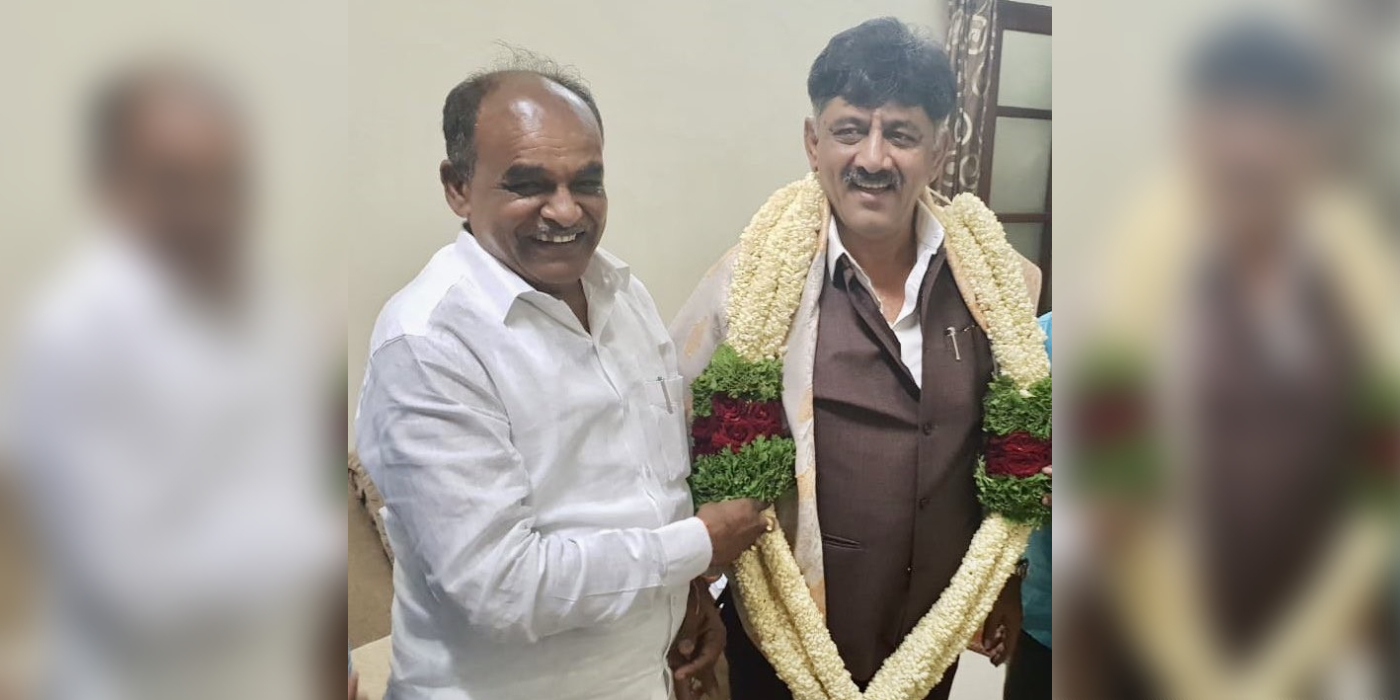 C Puttarangashetty with DK Shivakumar
