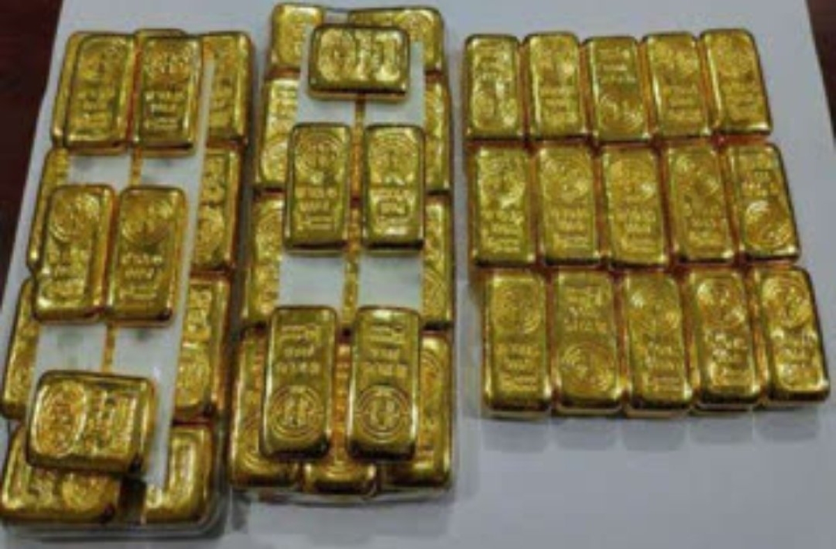 Increasing gold smuggling at Hyderabad Airport as 14 gold bars hidden inside battery seized from Saudi flyer