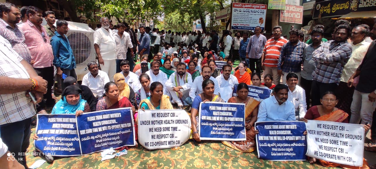 Avinash Reddy's supporters are laying siege to all roads leading to the Viswabharathi Hospital at Gayatri Estates ever since the CBI team reached the town. (Supplied)