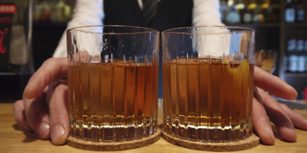 Doctors and scientists share their experiences of medical conferences where alcohol consumption is common. (Creative Commons)