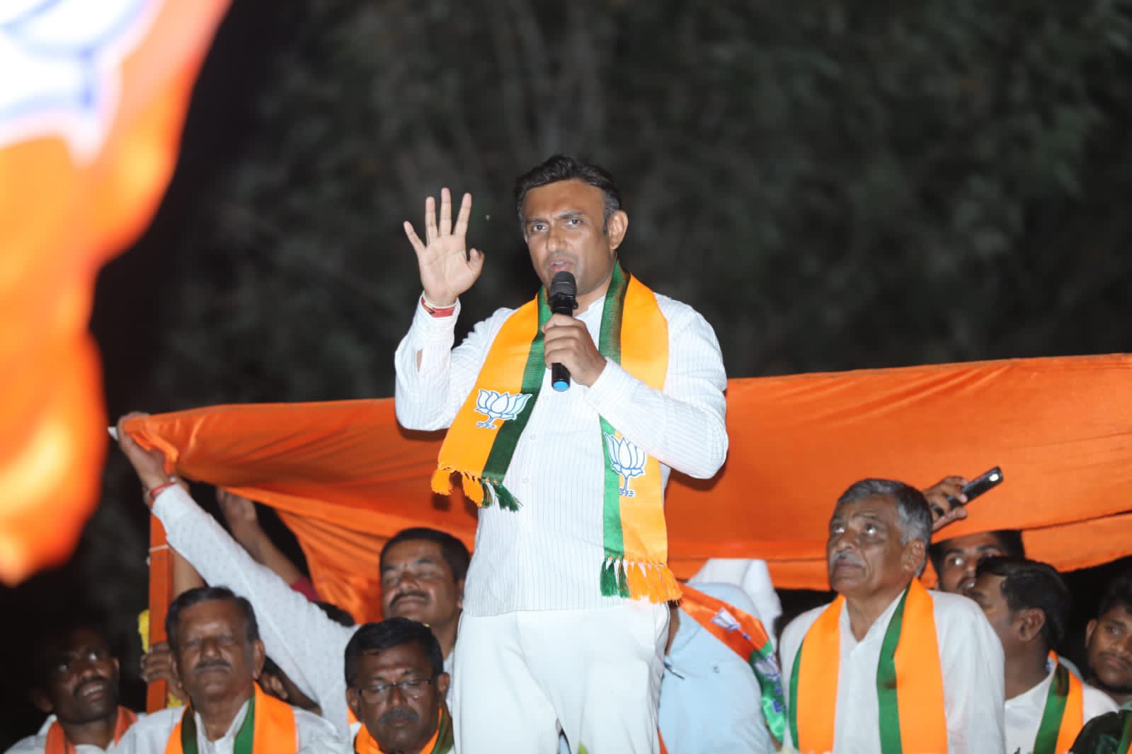 Dr K Sudhakar, BJP minister and candidate for Chikkaballapur during poll campaign. (Twitter: Dr K Sudhakar)