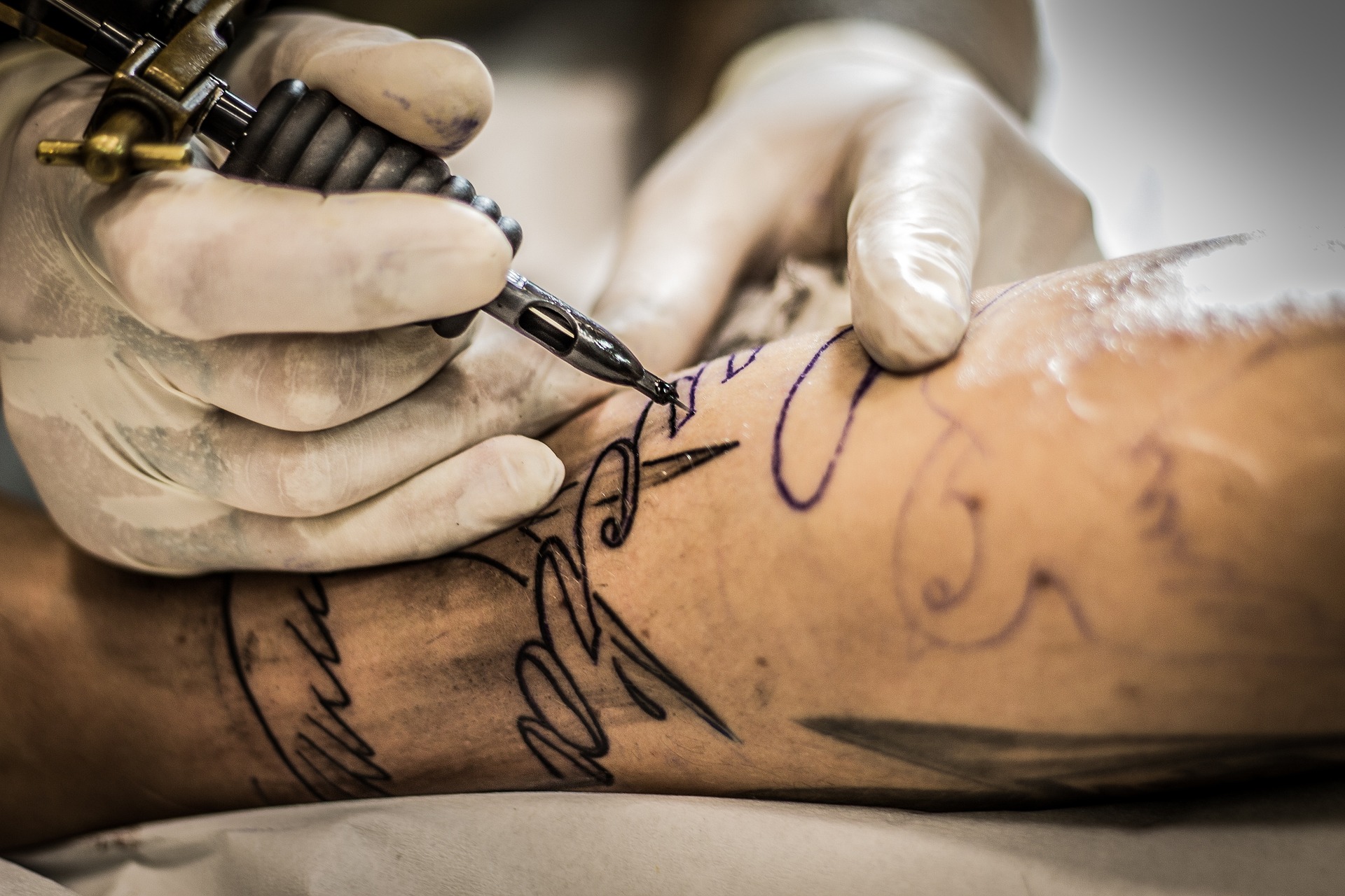 Viral video of Bengaluru woman getting tattoo of husband’s name on her forehead has a major twist!