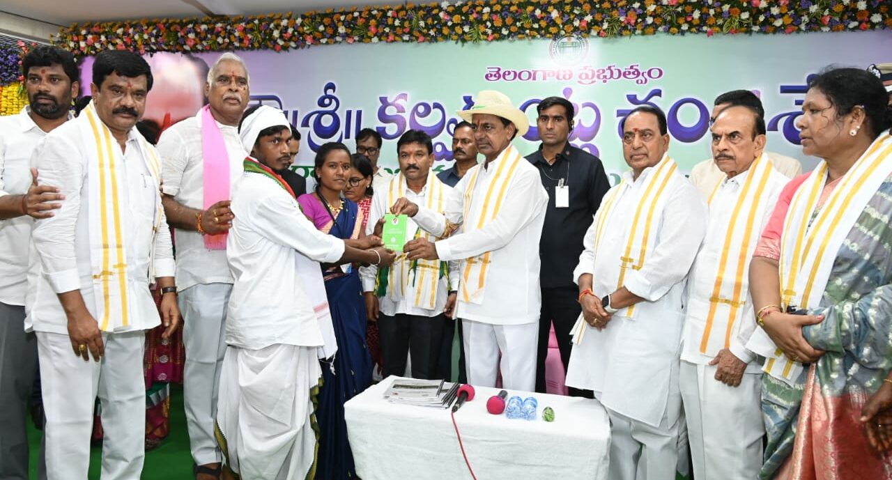 KCR inaugurating the distribution of pattas for podu lands belonging to tribals. (Twitter)