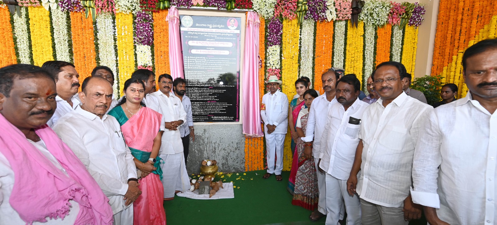 KCR inaugurated the integrated collectorate office complex at Gadwal. (Supplied)