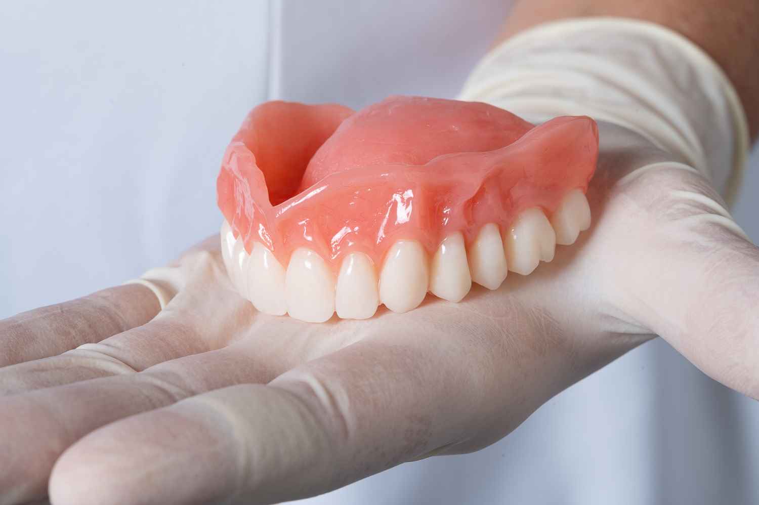 Recent research reveals the connection between dirty dentures and the risk of pneumonia, Indian doctors agree and warn on oral hygiene.