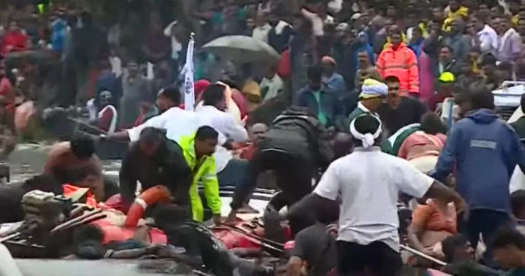 Boat overturned during exhibition