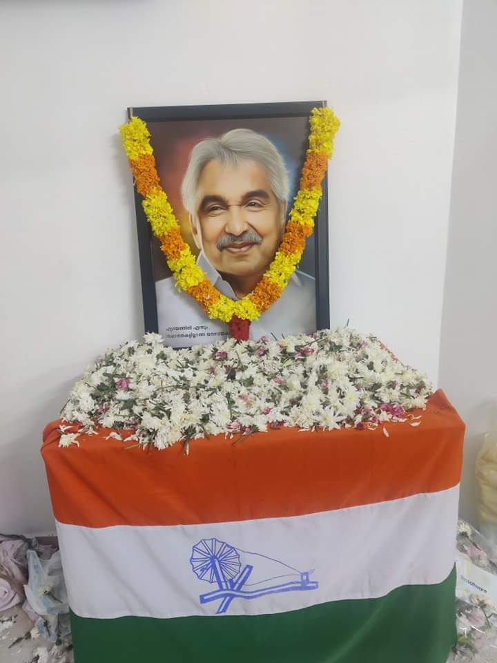 A photo of Oommen Chandy at KPCC office, Trivandrum